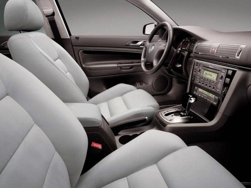 Но много авто и в таком «скромном» исполнении внутреннего убранства.