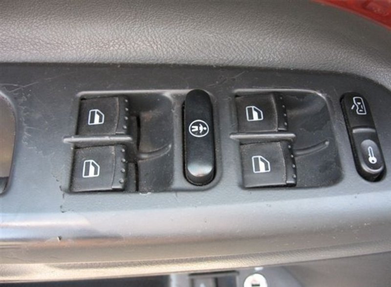 Неприятность c облезанием пластиковой вставки, перекочевавшая с VW Passat.