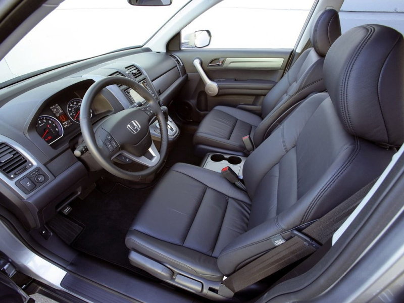 Складки и трещины на кожаном кресле – норма для подержанной CR-V