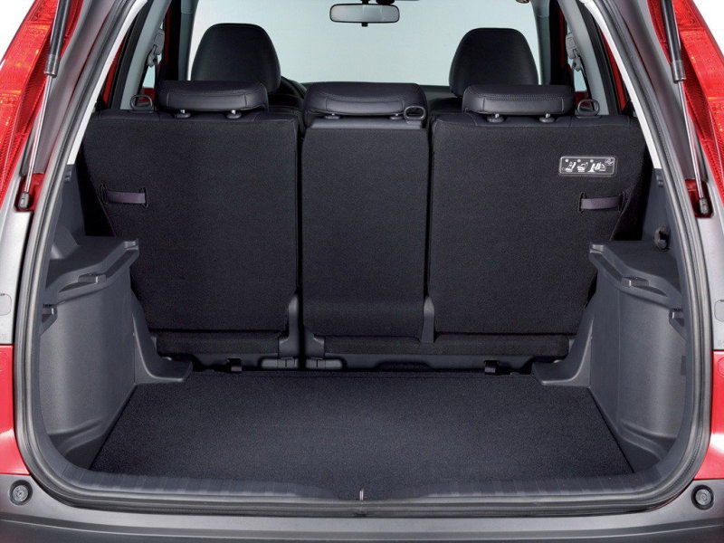 Не поленитесь перед покупкой проверить сварные швы в багажном отсеке. Потраченные пять минут могут спасти Вас от последующей восстановительной работы