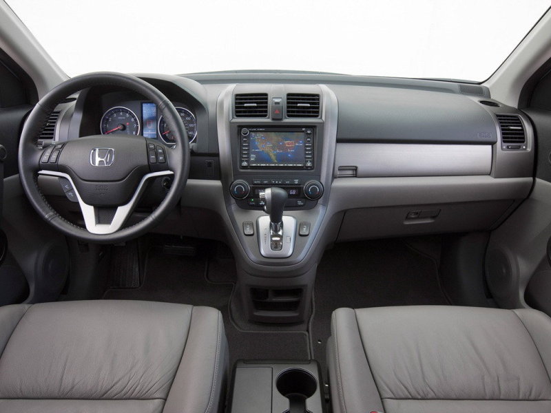 Рестайлинг 2010 года в салоне практически ни чем себя не выдает...