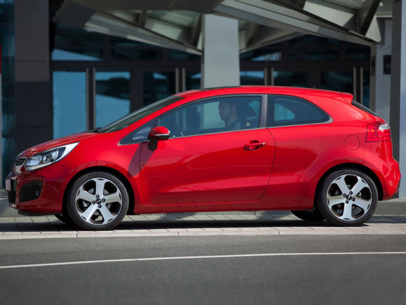 3-дверный хэчтбек KIA Rio для других рынков