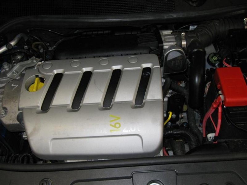 Атмосферный 2,0-литровый мотор, который показывает лучшие эксплуатационные показатели в сравнении с младшим 1,8-литровым «братом».