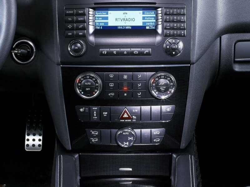 Как ни странно, от перепадов температур трескались не только натуральные деревянные вставки, но и такие, искусственные