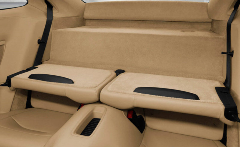 Если сложить спинки задних сидений, образуется удобное пространство для поклажи.