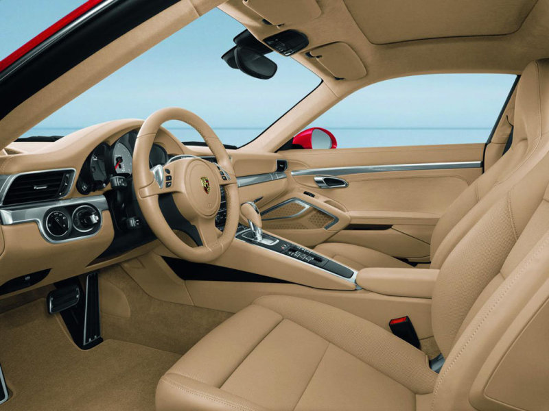 «Кокпит» великолепно оформлен и классно отделан.