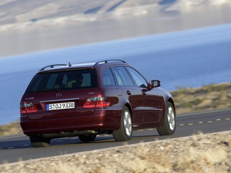 Сзади S211 очень напоминает S210