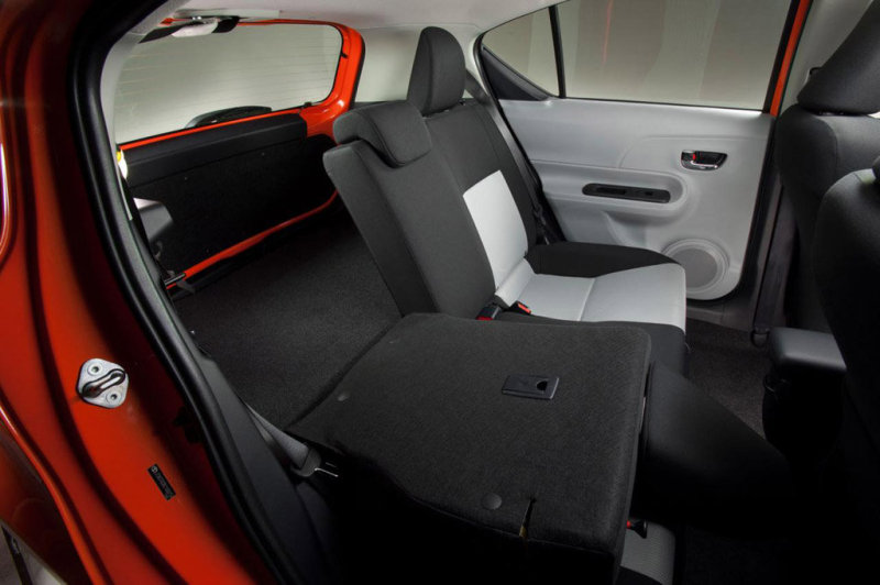 Складные спинки задних сидений увеличивают погрузочное пространство.
