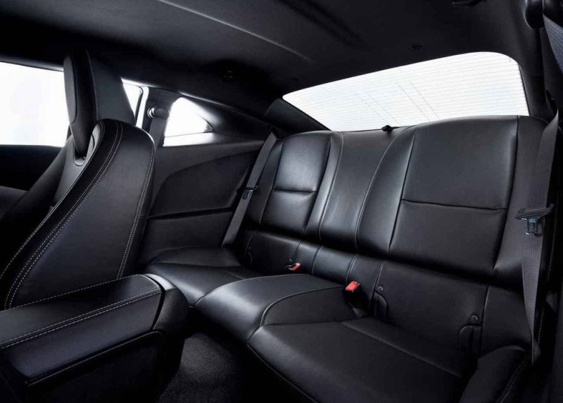 Обстановка во 2-м ряду клаустрофобическая. Тесновато – и обзорность плохая