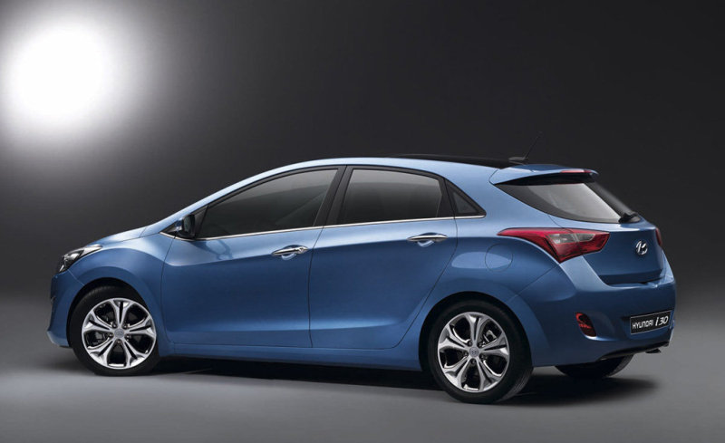 Пожалуй, особенно интересно новый «хэтчбек» Hyundai выглядит в ракурсе ¾ с «кормы».
