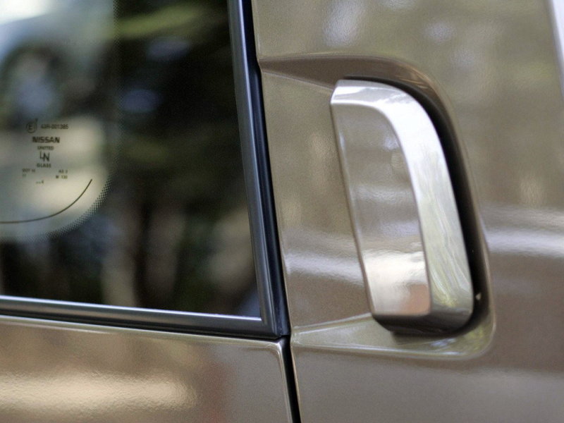 Интересная эргономическая идея реализована в дверных ручках для пассажиров второго ряда