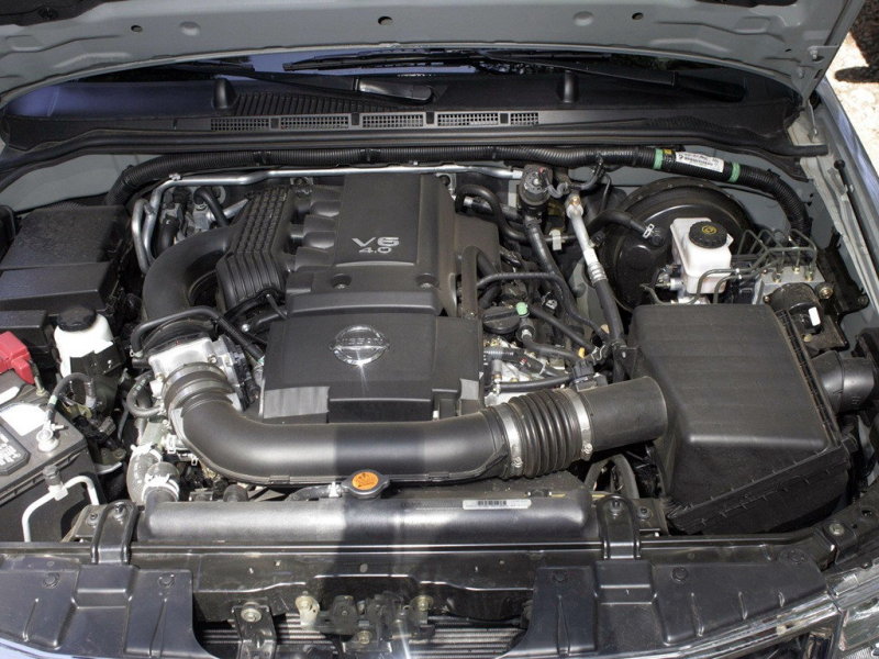 Бензиновый 4-литровый V6 - слабое звено внедорожника. От нашего топлива «сходят с ума» нейтрализаторы и, раскрошившись, уничтожают зеркало цилиндров