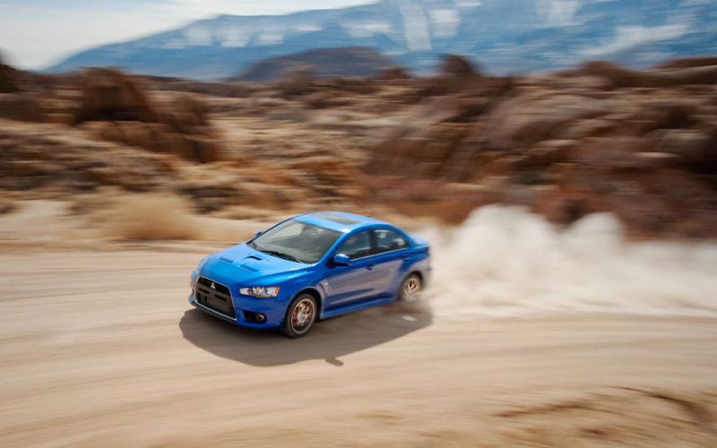 Полноприводный спорт-седан бесподобно хорош не только на дорогах с идеальным покрытием, но и на гравии/грунте