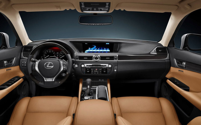 По центру передней панели размещен яркий 12,3-дюймовый «телевизор»