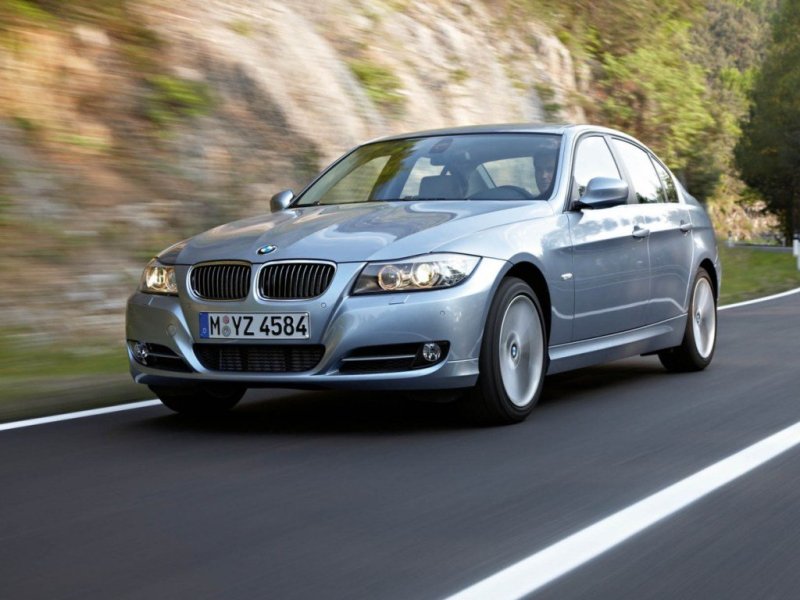 «Тройка» Е90 после рестайлинга (2009-)