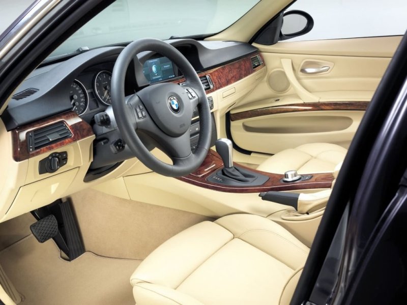 Шикарная отделка салона и цветовое исполнение обивки вдохновляют