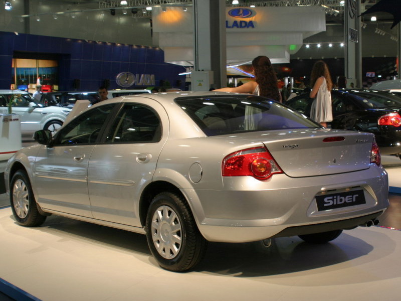 Сзади особенно просто перепутать со Sebring-ом