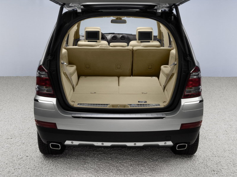 Задняя дверь открывается с помощью электропривода. Но ответственный за эту функцию управляющий блок SAM периодически дает сбои