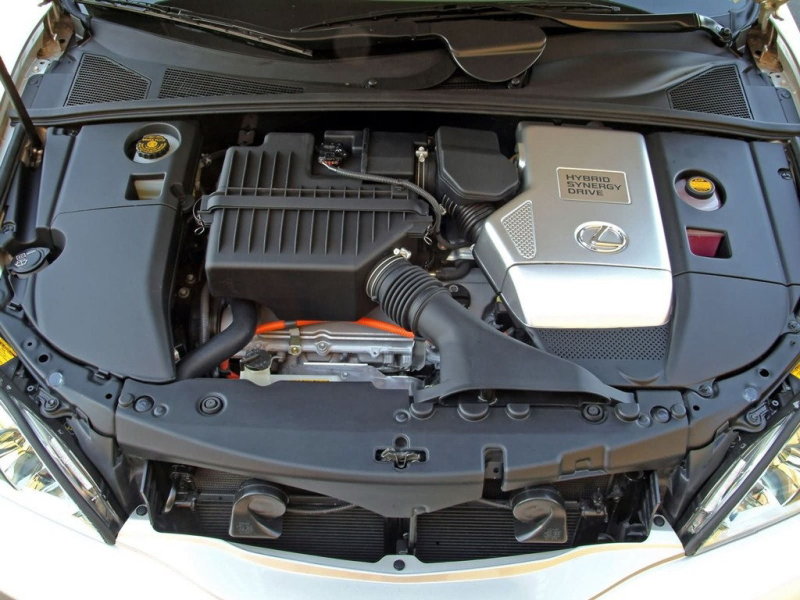 Гибридная силовая установка особых нареканий не вызывает и пользуется неплохим спросом