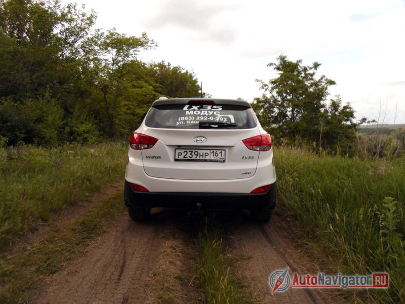 На загородной грунтовке модель чувствует себя неплохо
