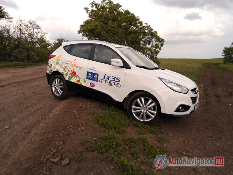 Небольшой дорожный просвет заставляет ездить вне дорог очень аккуратно