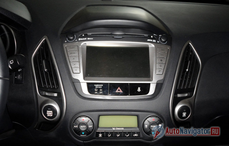 Мультимедийная система оснащена сенсорным экраном