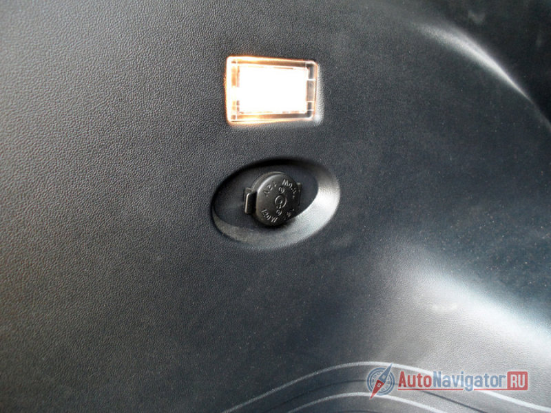 Розетка в багажнике может пригодиться, например, для подключения компрессора