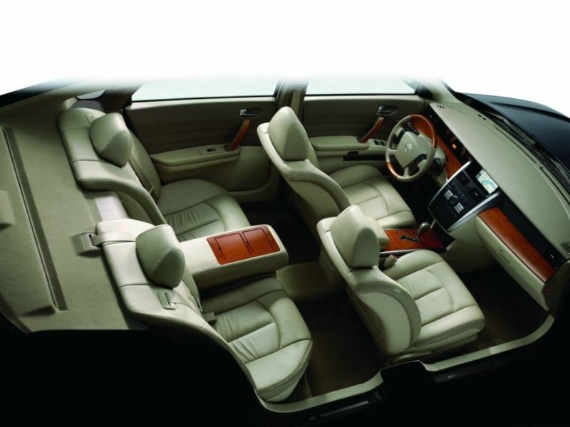Интерьер Nissan Teana «тянет» на премиум-класс