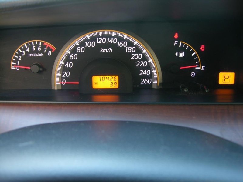 Щиток приборов лаконичен и информативен