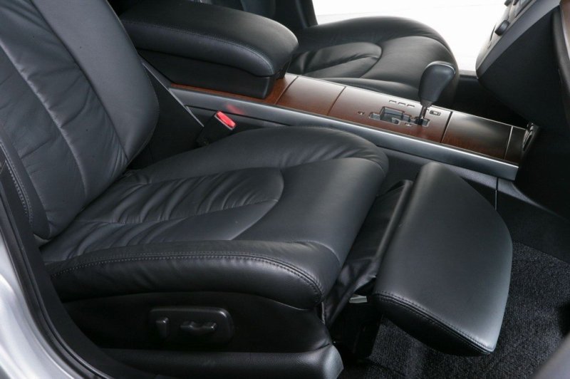 Оригинальная подставка для ног Ottoman доступна только в модификации JM 350