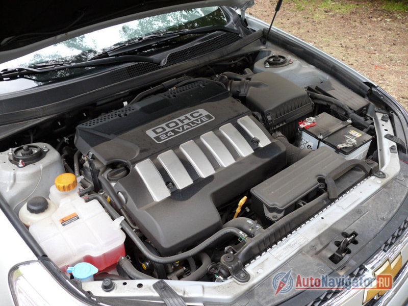 Вот она - главная особенность и гордость Chevrolet Epica – бензиновый атмосферник 2,0 л (143 л.с.) рядной конструкции с шестью цилиндрами. Чрезвычайно тяговитый, эластичный и экономичный! 
