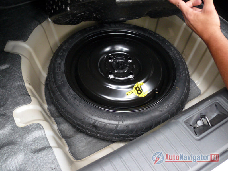 Под полом багажника лишь докатка…