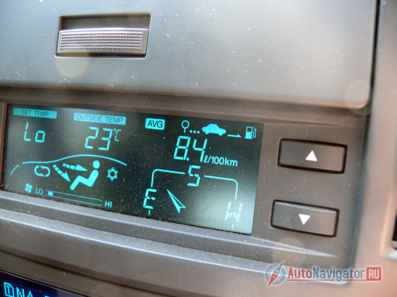 Бортовой компьютер у «Эпики» вынесен в верхнюю часть центральной консоли