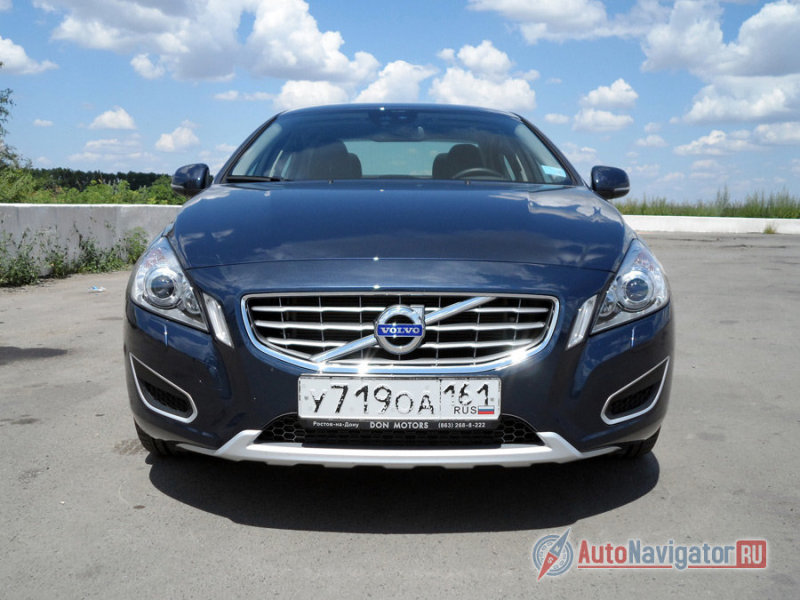 «Мордашка» у седана современная и симпатичная