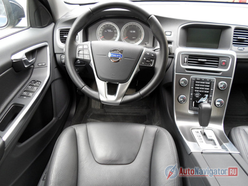 «Рабочее место» водителя отличается высоким уровнем эргономичности: все органы управления удобны и расположены там, где их и ищешь