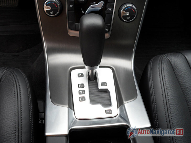 Шестиступенчатая АКПП имеет режим ручного переключения передач