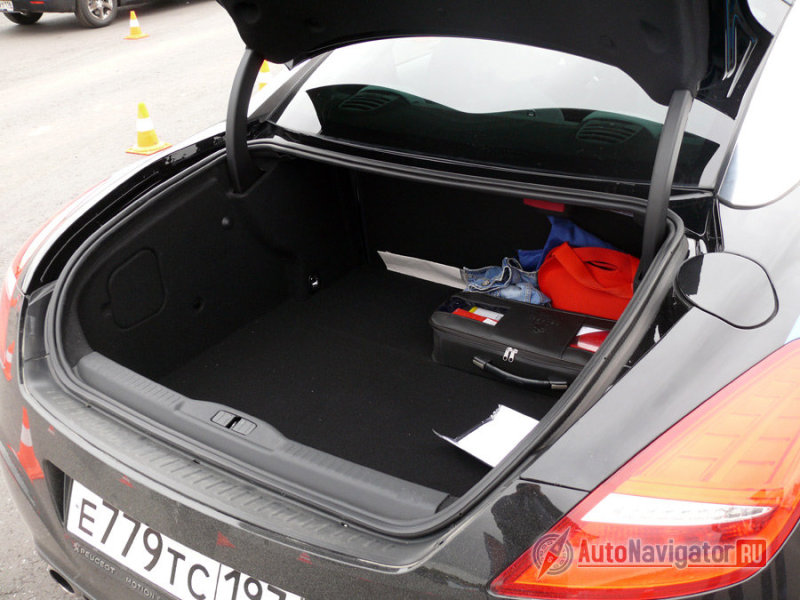 Багажник у RCZ колоссальный