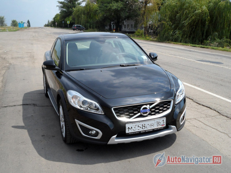 В конце 2009 года хэтчбек Volvo C30 обновился и получил новую светотехнику и модифицированный передний бампер