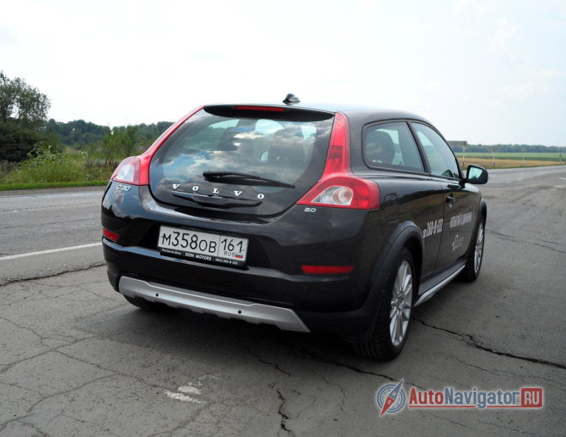 C30 - очень компактный хэтчек. Габариты автомобиля водителем чувствуются превосходно