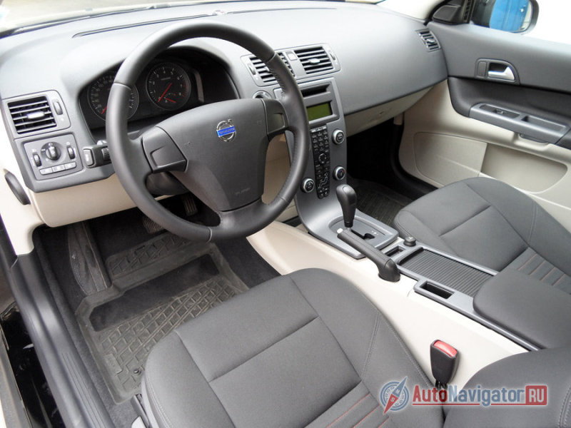 Интерьер Volvo C30: просто и лаконично