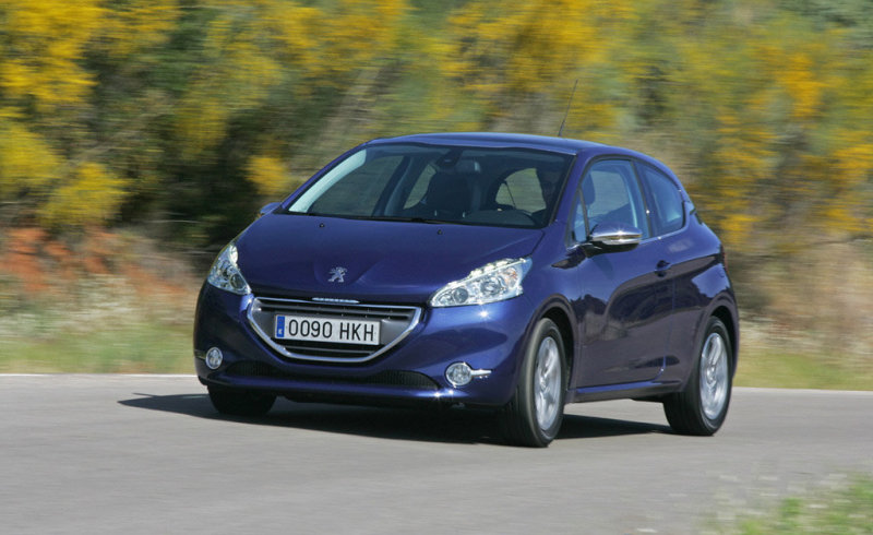 Симпатичный хэтчбек - и анфас…