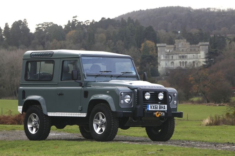 Трёхдверный Land Rover Defender появился в продаже в России