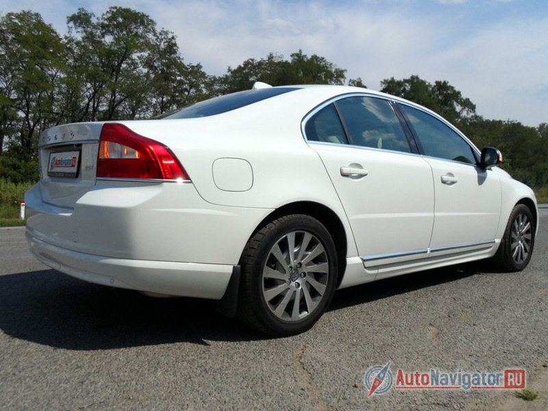 С любого ракурса Volvo S80 воспринимается цельным и сбалансированным седаном