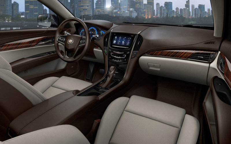 Интерьер отделан первосортными материалами – вплоть до шпона натуральной древесины