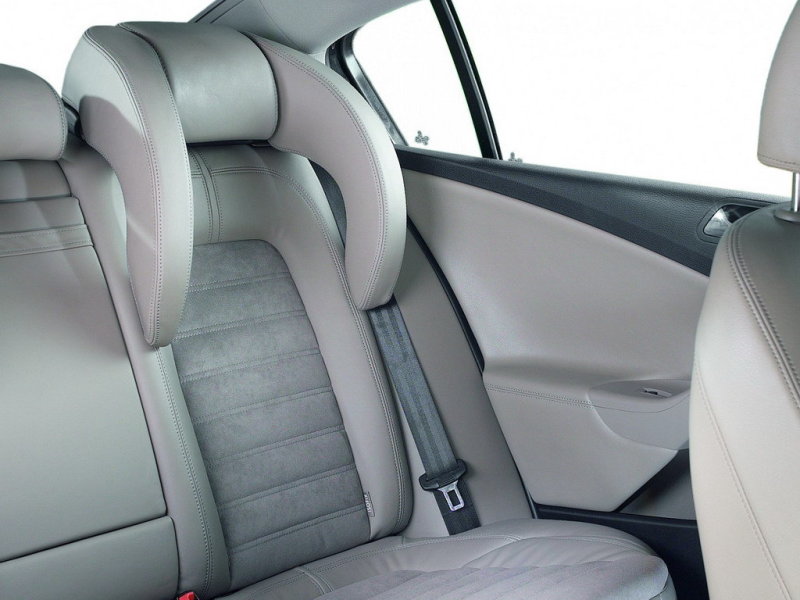 ...  с заботой о каждом. Однако светлые салоны довольно легко пачкаются