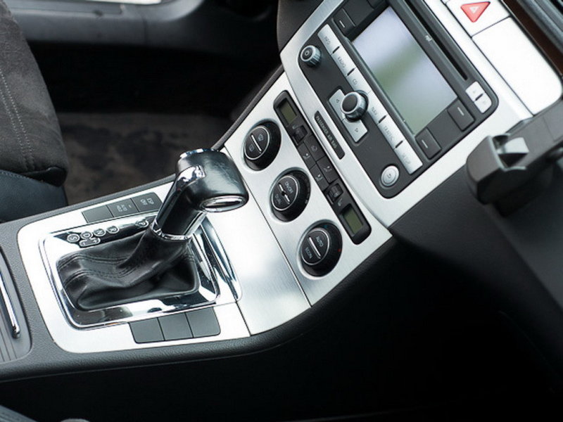 Если лень, то выбор стоит между "автоматом" и роботом DSG