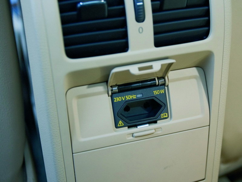 Инвертор на 220 В - довольно приятная вещь в путешествии