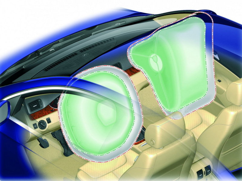 Раскрытие подушек происходит в две стадии