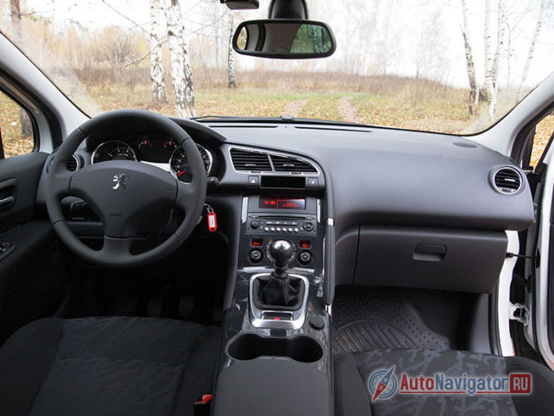 Интерьер 3008-го сделан с французским изяществом и немецким качеством