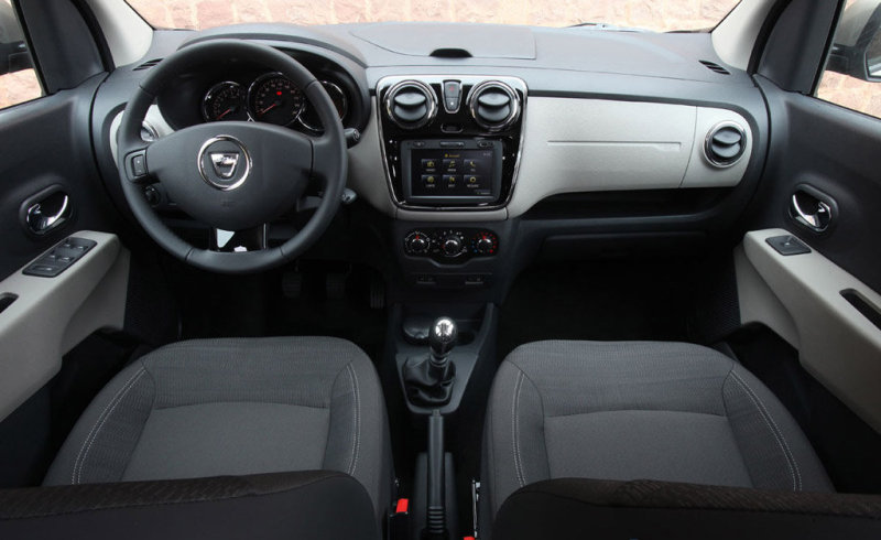 Передняя панель стилизована заново – без заимствований у других моделей Dacia-Renault